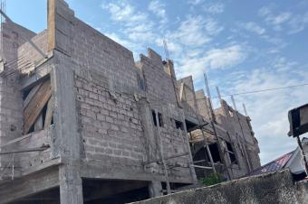 MAGNIFIQUE IMMEUBLE EN CONSTRUCTION  VENDRE DANS LA COMMUNE DE LINGWALA NON LOIN DE 24 Novembre 