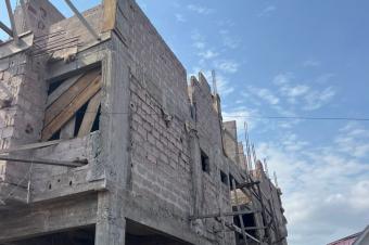MAGNIFIQUE IMMEUBLE EN CONSTRUCTION  VENDRE DANS LA COMMUNE DE LINGWALA NON LOIN DE 24 Novembre 