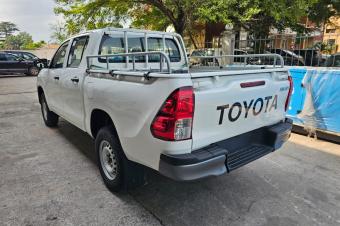 Toyota Hilux CFAO Annee  2023 Brand new Double Cabin  00 KM Manuel diesel 4 cylindre Moteur 5L Interior Cuire 4 x 4 Telephonebleutooth Cruise Control 