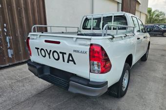 Toyota Hilux CFAO Annee  2023 Brand new Double Cabin  00 KM Manuel diesel 4 cylindre Moteur 5L Interior Cuire 4 x 4 Telephonebleutooth Cruise Control 