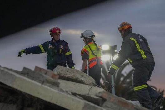 Afrique du Sud - effondrement : 33 morts et 19 disparu un survivant retrouvé mardi