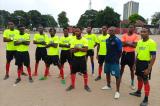 Kinshasa : la Société Betika offre des maillots et ballons à deux équipes des jeunes de Lingwala 