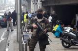 Bruxelles: aux portes de la station de Maelbeek, bouclée et traumatisée