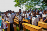 EPST : Tony Mwaba remet 1000 bancs aux écoles de Kisangani