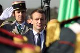 Cinq ans après sa première visite, Emmanuel Macron retourne en Algérie pour resserrer les liens
