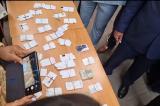 Fonction publique : appréhendé avec 34 cartes bancaires, un agent arrêté pour perception frauduleuse des salaires de ses collègues (vidéo)