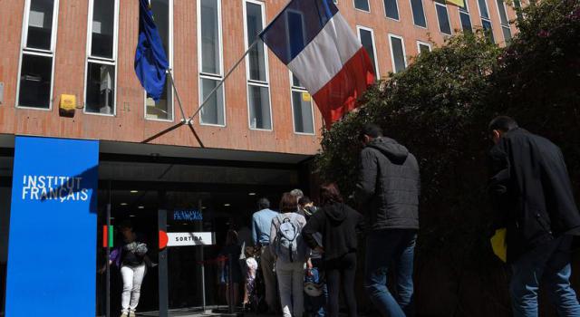 Johnny Hallyday a voté au consulat de Los Angeles — Élection présidentielle