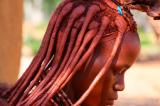 La pâte rouge miracle du peuple Himba (otjize) pour les cheveux