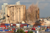Liban : huit tours des silos à grains du port de Beyrouth s'effondrent