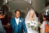 Âgé de 65 ans, l’artiste musicien congolais Lokwa Kanza se marie officiellement avec la française Leslee Knikerbocker