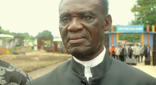 Les hommages des fans à Lutumba Simaro — RDC Les hommages des fans à Lutumba Simaro — RDC