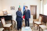 Emmanuel Macron est à Libreville, au Gabon, pour la première étape de sa tournée africaine