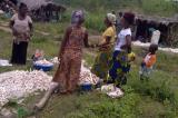 Kinshasa : des ménagères dénoncent la hausse de prix du sac de cossettes de manioc