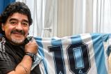 Décès de Maradona. Accusé d’homicide involontaire, son infirmier avait ordre de « ne pas le réveiller »