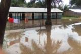 Mbandaka : plusieurs salles de classe du complexe scolaire Mboka Ebongi na Bato inondées à la suite d’une pluie diluvienne