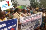 Rapatriement Monsengwo : Des fidèles catholiques inondent l’aéroport de N’djili, plusieurs officiels déjà signalés