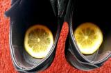 Comment éliminer les mauvaises odeurs des chaussures avec du citron ?