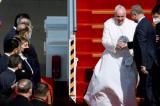 Irak: «Assez de violences», lance le pape François à son arrivée à Bagdad