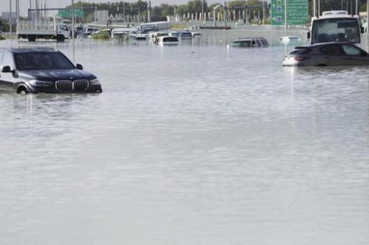 Précipitations record à Dubaï : des pluies artificielles pourraient avoir causé la tempête