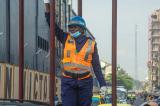 Kinshasa : l’agent de la circulation routière Cécile Bakindo félicitée pour son professionnalisme