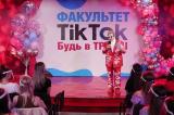 Ukraine : une université lance un cursus pour les influenceurs sur TikTok