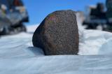 Une grosse météorite de plus de 7 kg retrouvée en Antarctique