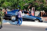Kinshasa/Bld 30 Juin: une voiture enjambe le séparateur à cause de l'excès de vitesse
