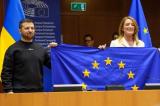 « Nous nous défendons, nous vous défendons »: Au Parlement européen, Zelensky affirme que l’avenir de l’Europe est lié à celui de l’Ukraine 