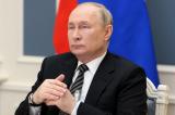 Pétition contre Poutine : “La démission serait une sortie pacifique pour le président russe”