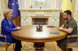 À Kiev, von der Leyen réitère le soutien de l'UE à l'Ukraine 