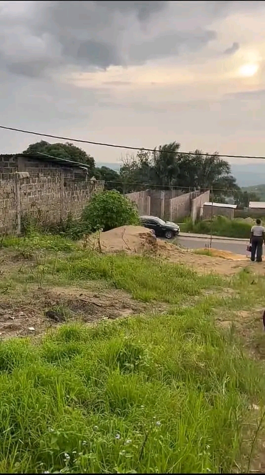 VENTE D UN TERRAIN VIDE SUR MACADAM DANS LA COMMUNE DE MONT NGAFULA