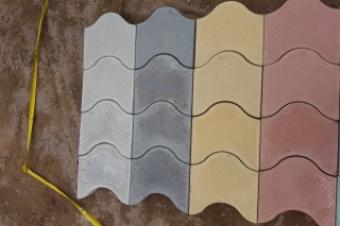  PAVES EN BETON AUTOBLOQUANT VIBRE