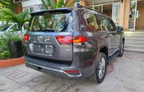 ?Toyota Land Cruiser Vx (Brand New) ?Couleur : Grise Fonçe ?3.5 twin turbo ?Annee : 2022 ?70th Anniversary ?Automatique Steptronique ?Essence 6 cylindre ?Demarrage bouton ?Interio mediacongo