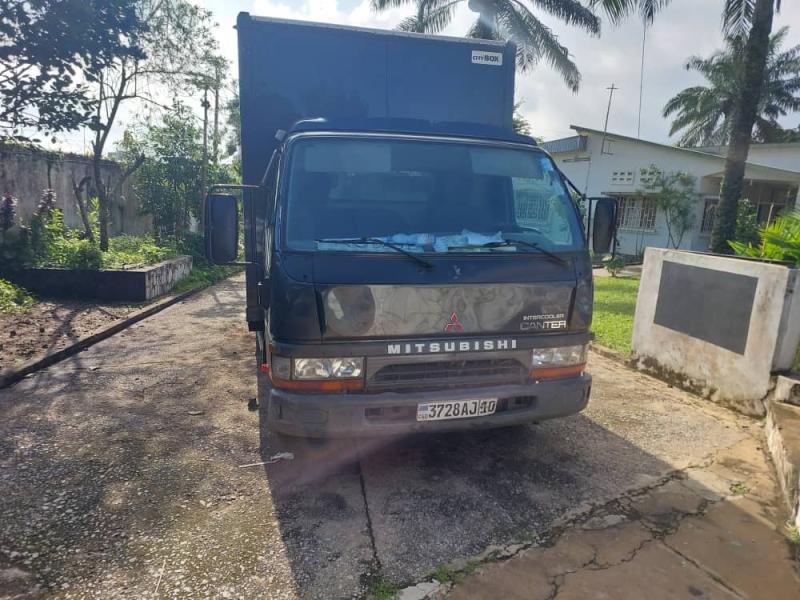 CAMION MITSUBISHI CANTER