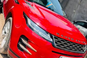 Range Rover Evoque  Anne de fabrication 2020  kilomtrage 40.200 km  Essence   automatique   couleur dorigine   Panoramique Toit ouvrant   Full option   intrieur cuir 