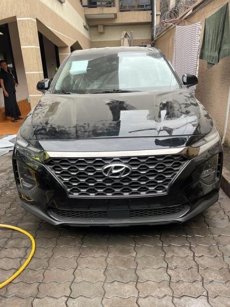 Hyundai santafe Anne 2020 automatique essence volant normal sans plaque prix 30000 a discut localisation appel