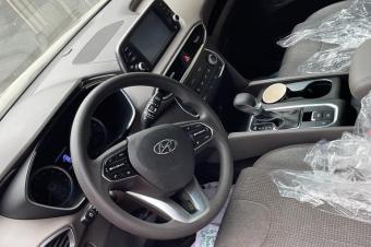 Hyundai santafe Anne 2020 automatique essence volant normal sans plaque prix 30000 a discut localisation appel