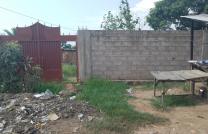 NGALIEMA/pompage/Kimbwala : Mise en vente d'une parcelle de 9m*30m, totalement clôturée, accès véhicules, eau et électricité prépayée mediacongo