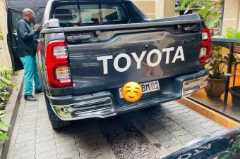 TOYOTA HILUX A VENDRE 