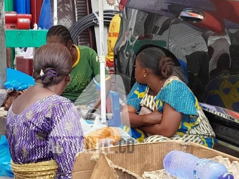 Une jeune femme cause un choc  ses amies en quittant son mari. Interroge elle rpond simplement Il ne rpondait pas  mes attentes. Un homme ayant perdu son emploi de manire 