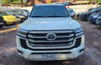 ?Toyota_LandCruiser_vxr - Full option  - Modifiée 2022  - Boite Automatique  - 4x4   - Moteur Essence - ⁠8 cylindres - Sièges en Cuir - 3 banquette (7 places ) - kilométrage : 28.0 mediacongo