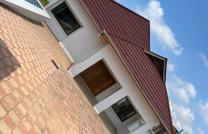Une maison nouvellement construite à vendre à Lubumbashi Au Quartier Salama, ex Makomeno, La superficie :22 sur 30 au prix de 300.000 $ à débattre  mediacongo