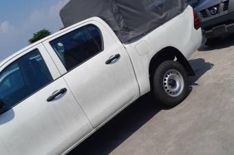 Toyota hilux Sans plaque Moteur 5l manuel Diesel 4 cylindre Couleur blanche dorigine Volant normal anne de fabrication 2023 Localisation sur appel Le prix 48000 a discut Bonne