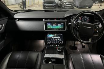 Range rover Velar P300 2020 R dynamic sans plaque Full options automatique essence 22700km toit panoramique cran multimdia intgrs aux siges Camera de recul intrieur 