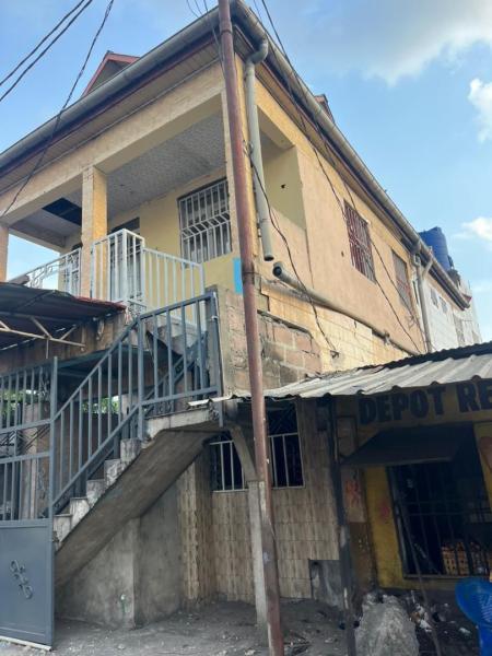 MAGNIFIQUE PARCELLE AVEC UNE MAISON DE R1  VENDRE DANS LA COMMUNE DE KALAMU