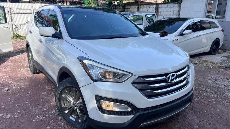 Hyndia santafe 2015 essence automatique 4cylinder kilomtrage 59000  camra de recul Prix 17500  discuter