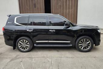 Arrivage Toyota Land Cruiser VXR Annee modifier 2024 Modification originalinterior et exterior comme le 2024 Full full option Automatique steptronique Essence 8 cy