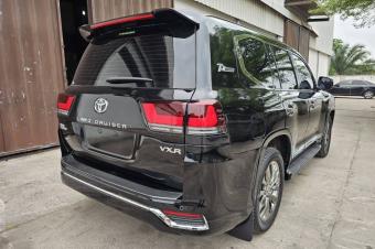 Arrivage Toyota Land Cruiser VXR Annee modifier 2024 Modification originalinterior et exterior comme le 2024 Full full option Automatique steptronique Essence 8 cy