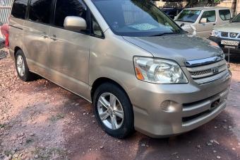 TOYOTA NOHA A VENDRE 