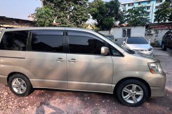 TOYOTA NOHA A VENDRE 